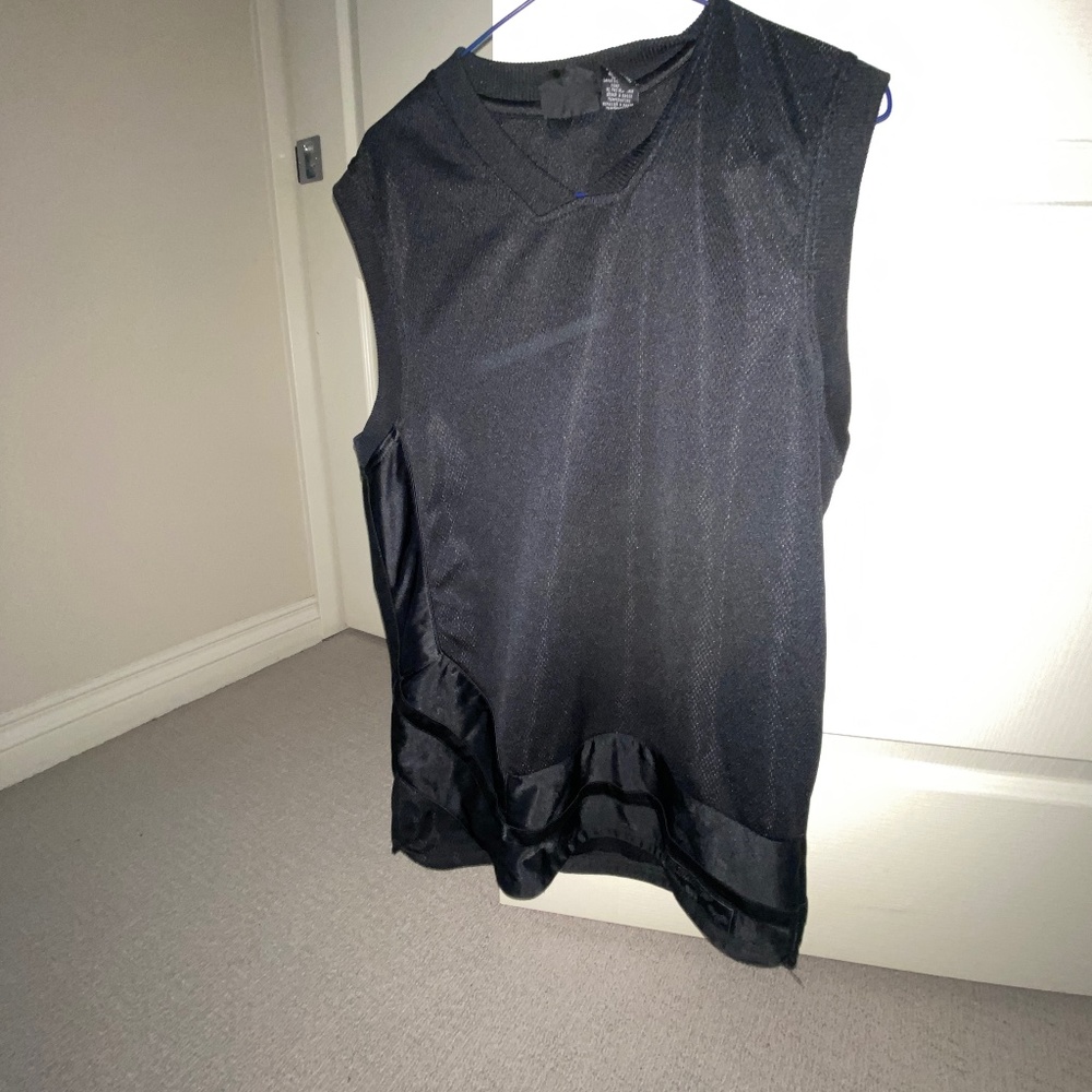 Athletic sleeveless shirt